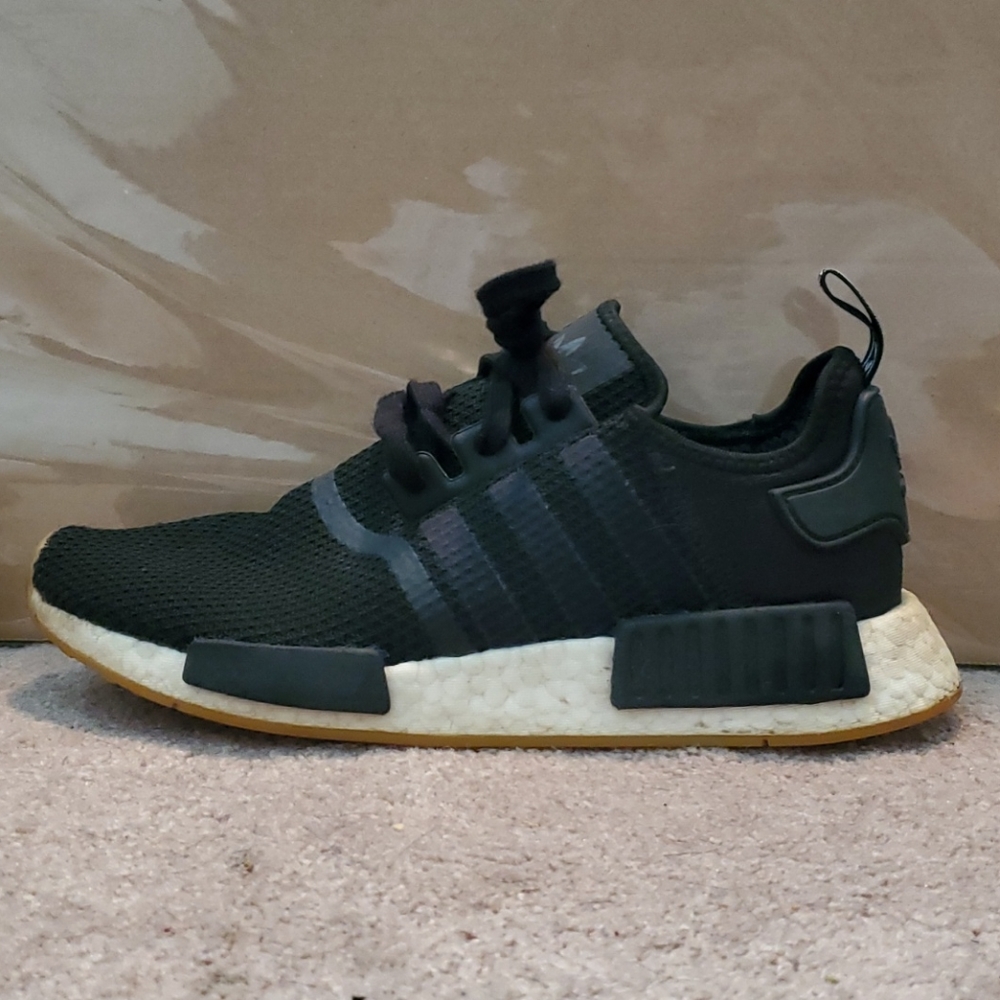 NMD R1 BLACK GUM - Picture 3 of 10